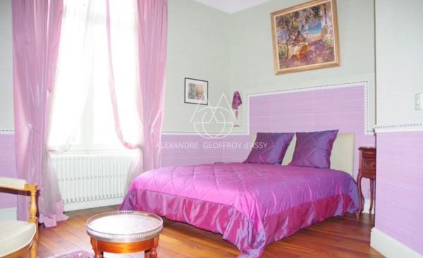 Château du XIXe siècle avec un parc de 75 ha, située à proximité immédiate de Poitiers.