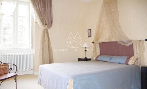 Château du XIXe siècle avec un parc de 75 ha, située à proximité immédiate de Poitiers.