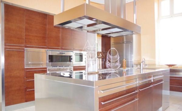 Château du XIXe siècle avec un parc de 75 ha, située à proximité immédiate de Poitiers.