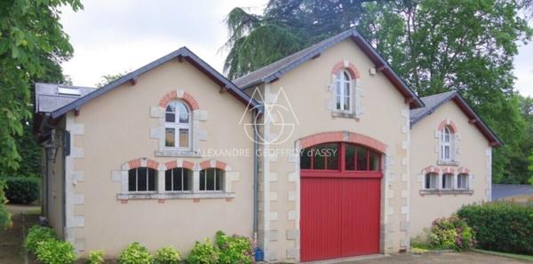 Château du XIXe siècle avec un parc de 75 ha, située à proximité immédiate de Poitiers.