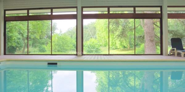 Château du XIXe siècle avec un parc de 75 ha, située à proximité immédiate de Poitiers.