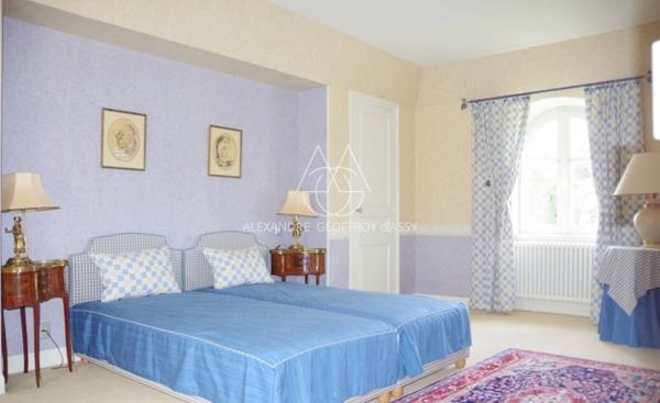 Château du XIXe siècle avec un parc de 75 ha, située à proximité immédiate de Poitiers.