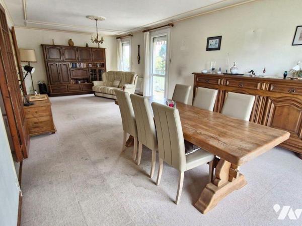 Votre office notarial de la Hublais vous propose à la vente cet appartement de type 5 situé bou...