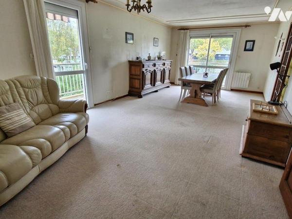 Votre office notarial de la Hublais vous propose à la vente cet appartement de type 5 situé bou...