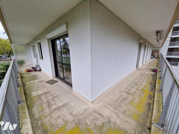 Votre office notarial de la Hublais vous propose à la vente cet appartement de type 5 situé bou...