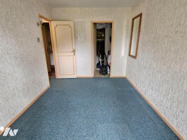 Votre office notarial de la Hublais vous propose à la vente cet appartement de type 5 situé bou...