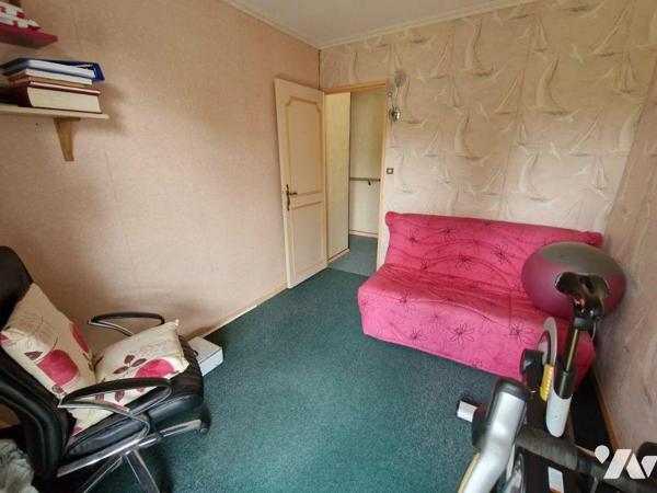 Votre office notarial de la Hublais vous propose à la vente cet appartement de type 5 situé bou...