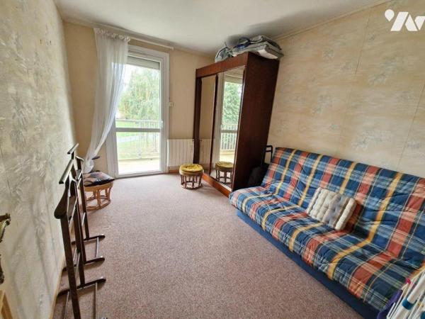 Votre office notarial de la Hublais vous propose à la vente cet appartement de type 5 situé bou...