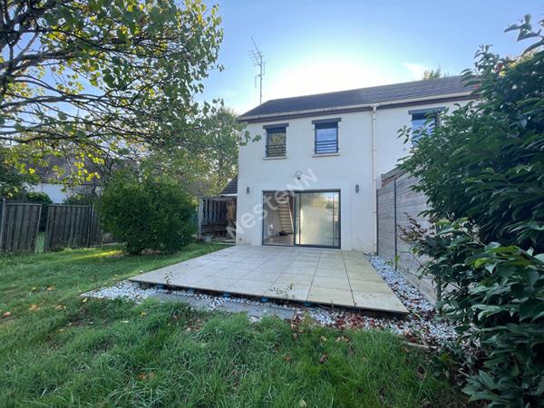 Maison Betton 4 pièce(s) PROXIMITE BUS COMMERCES ET CANAL / LUMINOSITE / PAS DE VIS A VIS / CALME