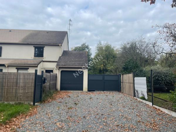 Maison Betton 4 pièce(s) PROXIMITE BUS COMMERCES ET CANAL / LUMINOSITE / PAS DE VIS A VIS / CALME