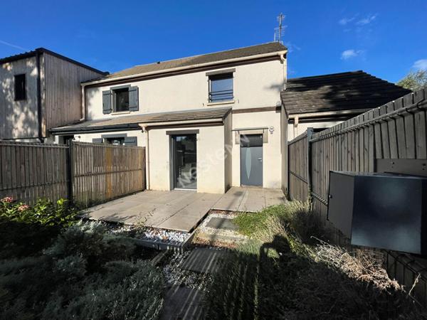 Maison Betton 4 pièce(s) PROXIMITE BUS COMMERCES ET CANAL / LUMINOSITE / PAS DE VIS A VIS / CALME