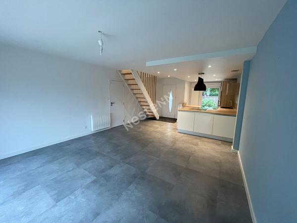 Maison Betton 4 pièce(s) PROXIMITE BUS COMMERCES ET CANAL / LUMINOSITE / PAS DE VIS A VIS / CALME