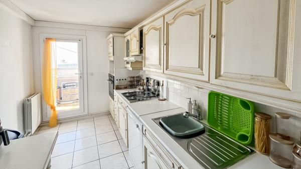 VITROLLES - Appartement  T3 de 61m2  + 1 terrasse / véranda