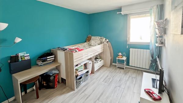 VITROLLES - Appartement  T3 de 61m2  + 1 terrasse / véranda