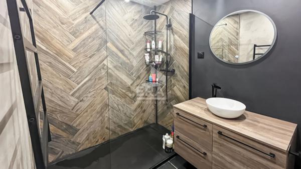 VITROLLES - Appartement  T3 de 61m2  + 1 terrasse / véranda