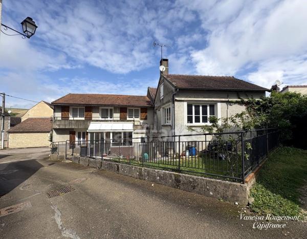 Maison de village à vendre 6 pièces 3 chambres avec dépendance COURGIS (89)