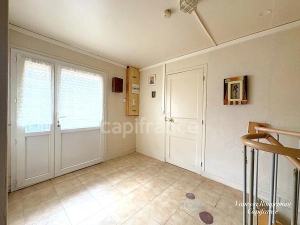 Maison de village à vendre 6 pièces 3 chambres avec dépendance COURGIS (89)