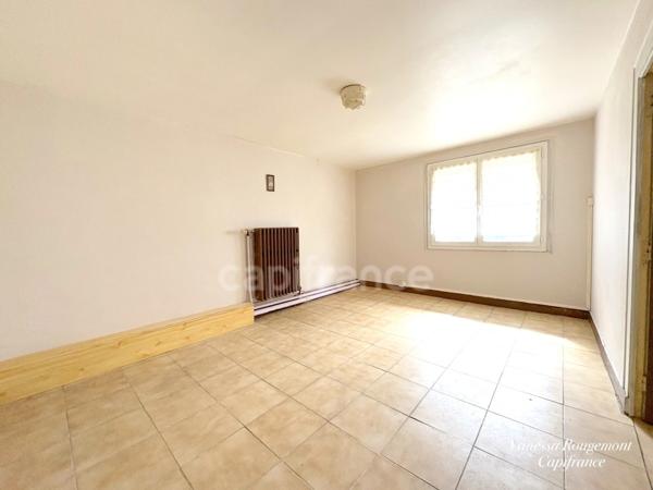 Maison de village à vendre 6 pièces 3 chambres avec dépendance COURGIS (89)