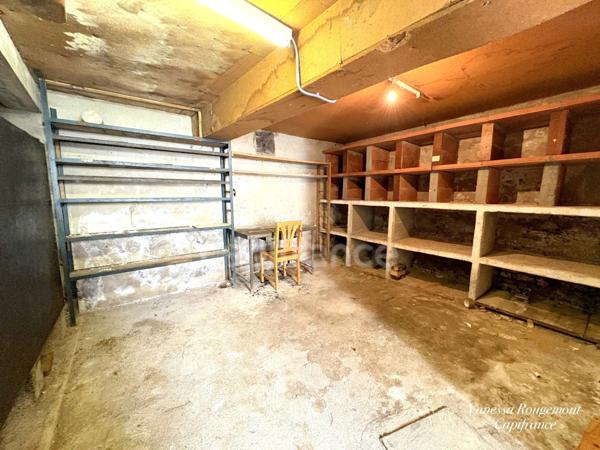 Maison de village à vendre 6 pièces 3 chambres avec dépendance COURGIS (89)