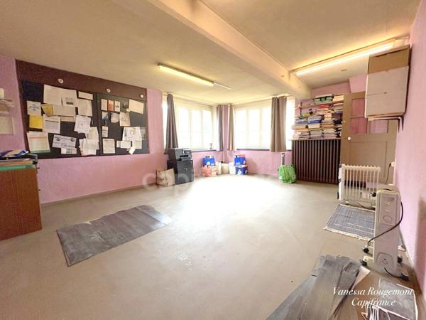 Maison de village à vendre 6 pièces 3 chambres avec dépendance COURGIS (89)