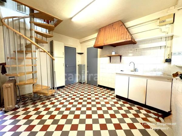 Maison de village à vendre 6 pièces 3 chambres avec dépendance COURGIS (89)
