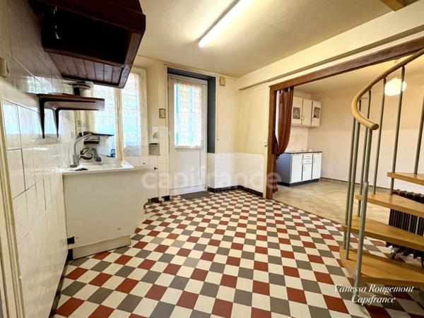 Maison de village à vendre 6 pièces 3 chambres avec dépendance COURGIS (89)