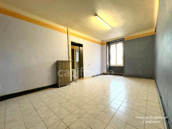 Maison de village à vendre 6 pièces 3 chambres avec dépendance COURGIS (89)