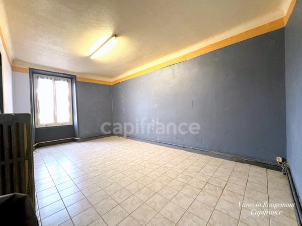 Maison de village à vendre 6 pièces 3 chambres avec dépendance COURGIS (89)