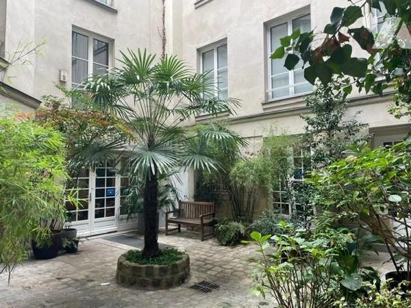 Charmant studio en duplex au cœur de Paris