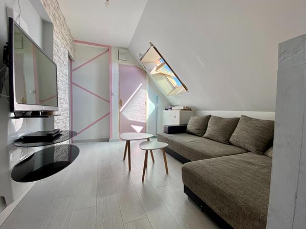 Maison de ville : 5 chambres, garage, terrasse ensoleillée. Opportunité d'investissement!