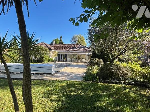 PROPRIETE DE 220m² AVEC PISCINE QUARTIER PRISE !
