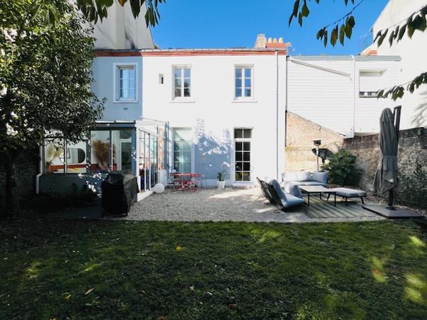 Maison rénovée, avec jardin clos de 200m²