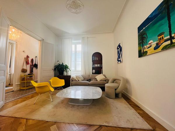 Maison rénovée, avec jardin clos de 200m²