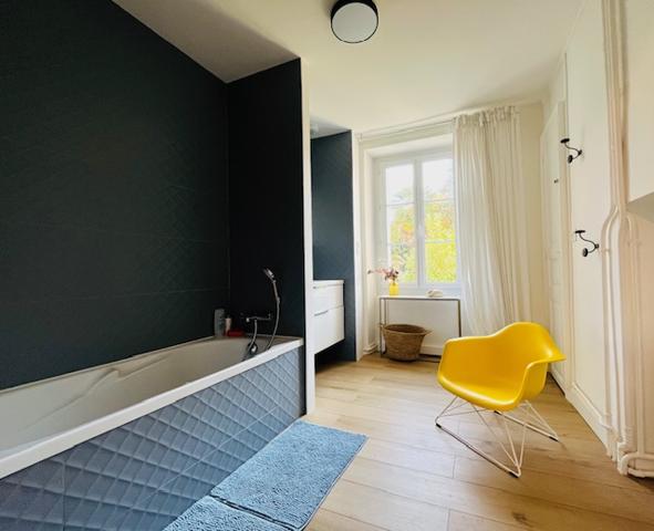 Maison rénovée, avec jardin clos de 200m²