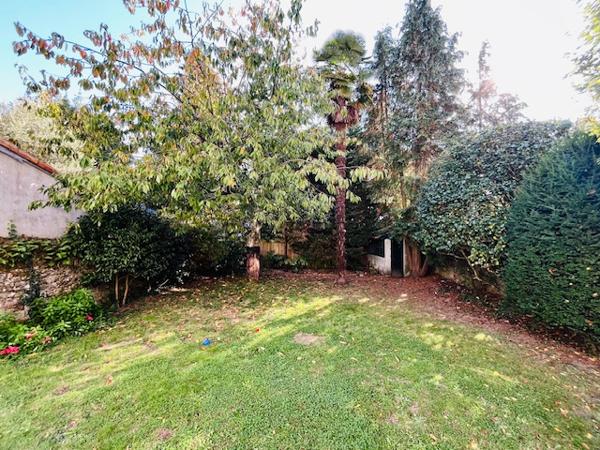 Maison rénovée, avec jardin clos de 200m²