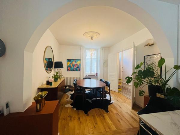 Maison rénovée, avec jardin clos de 200m²