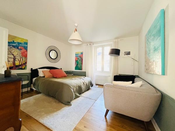 Maison rénovée, avec jardin clos de 200m²