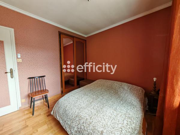 Maison
         7 pièces
        - 182 m² Exclusivité 579 000 € *