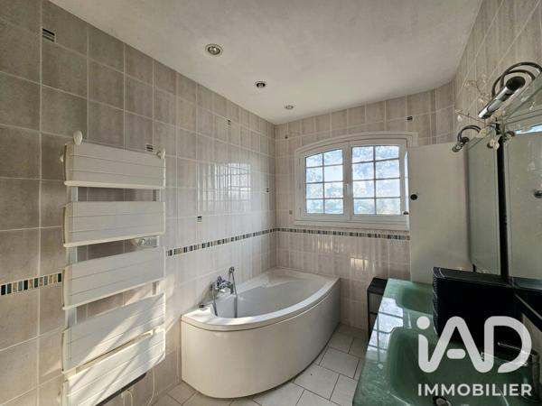 Maison à vendre 5 pièces 151 m² Saint-Julien-de-Peyrolas
