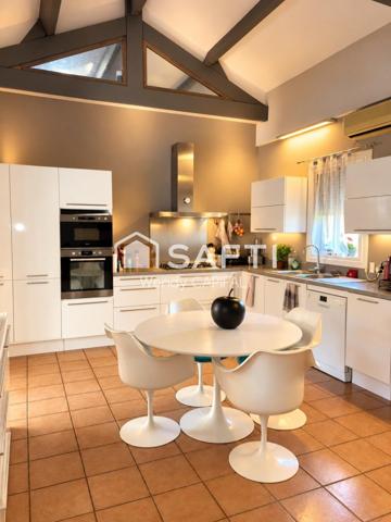 Maison familiale, jacuzzi et hauteur sous plafond exceptionnelle