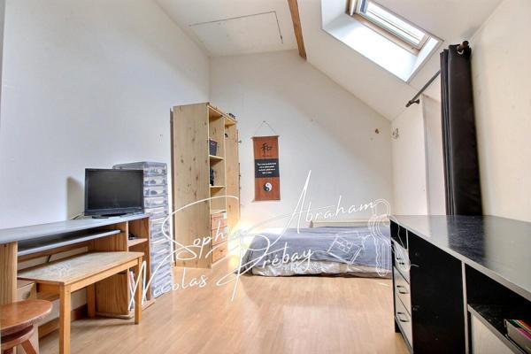Maison en pierres avec dépendances et terrain