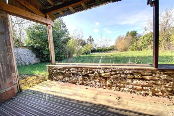 Maison en pierres avec dépendances et terrain