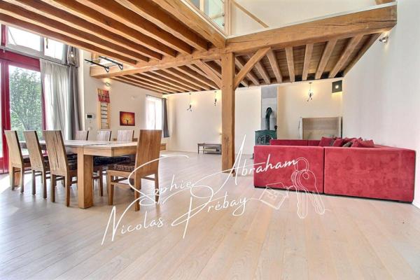Maison en pierres avec dépendances et terrain