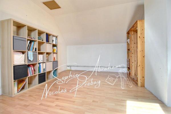 Maison en pierres avec dépendances et terrain