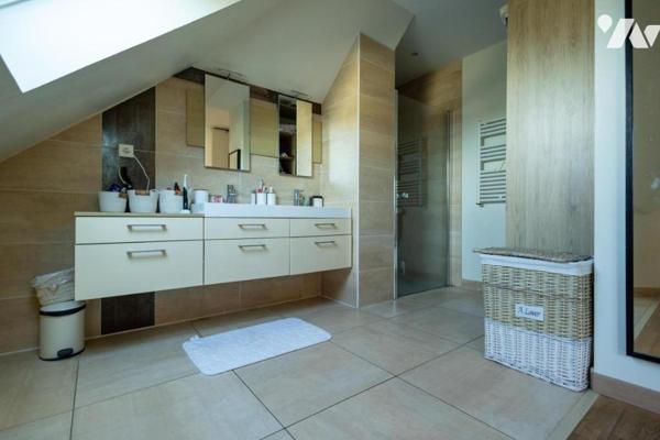 Maison familiale de 6 chambres - 2008 - Equipements modernes - Jardin clos - Garage double