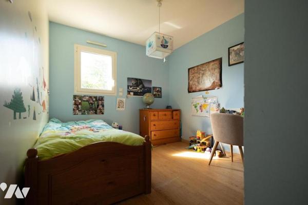 Maison familiale de 6 chambres - 2008 - Equipements modernes - Jardin clos - Garage double