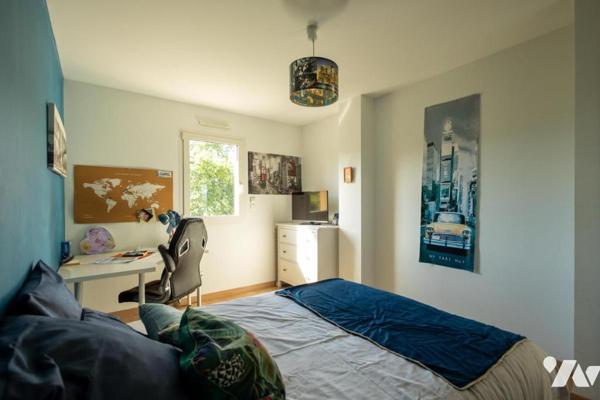 Maison familiale de 6 chambres - 2008 - Equipements modernes - Jardin clos - Garage double