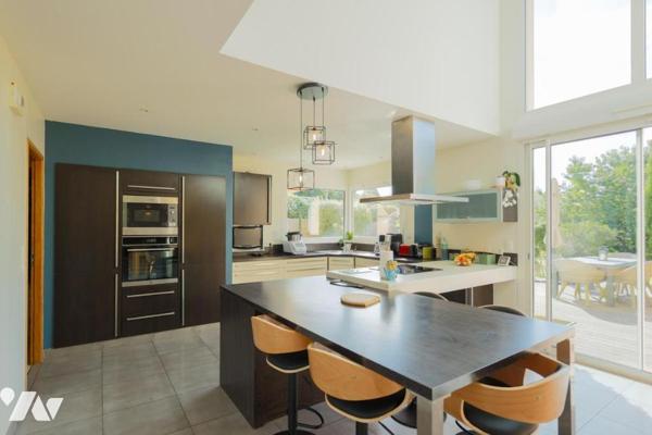 Maison familiale de 6 chambres - 2008 - Equipements modernes - Jardin clos - Garage double