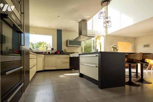 Maison familiale de 6 chambres - 2008 - Equipements modernes - Jardin clos - Garage double