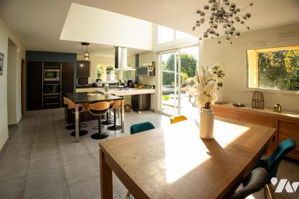 Maison familiale de 6 chambres - 2008 - Equipements modernes - Jardin clos - Garage double